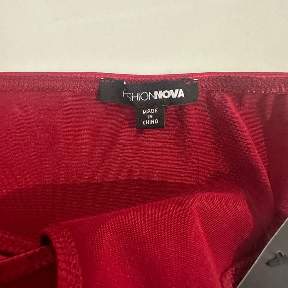NWT Fashion Nova Red Satin Bodysuit-Size Large - Picture 3 of 3